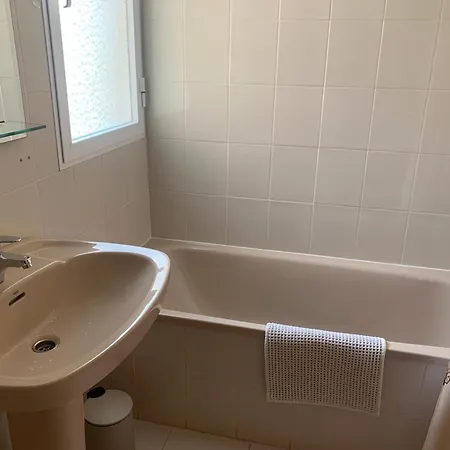 Piso Vacacional Con Piscina En *